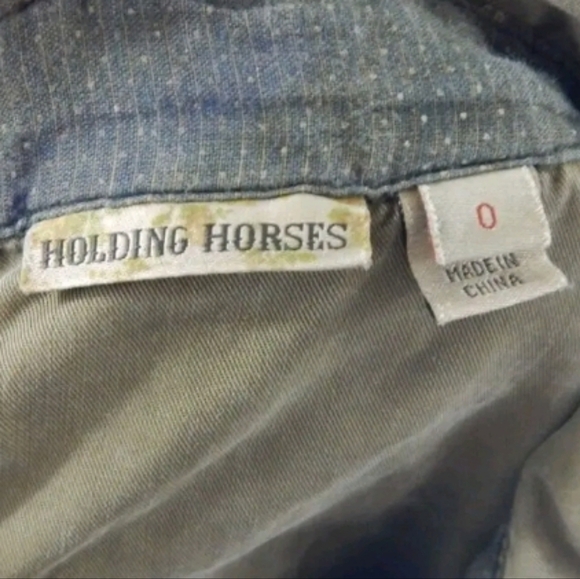 Holding Horses Anthropologie Butterfly Button Down - Picture 4 of 4